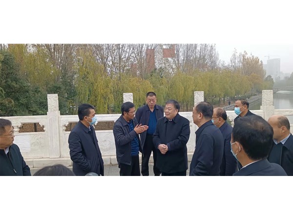 陳秀興巡視東昌湖、運(yùn)河環(huán)境治理工作